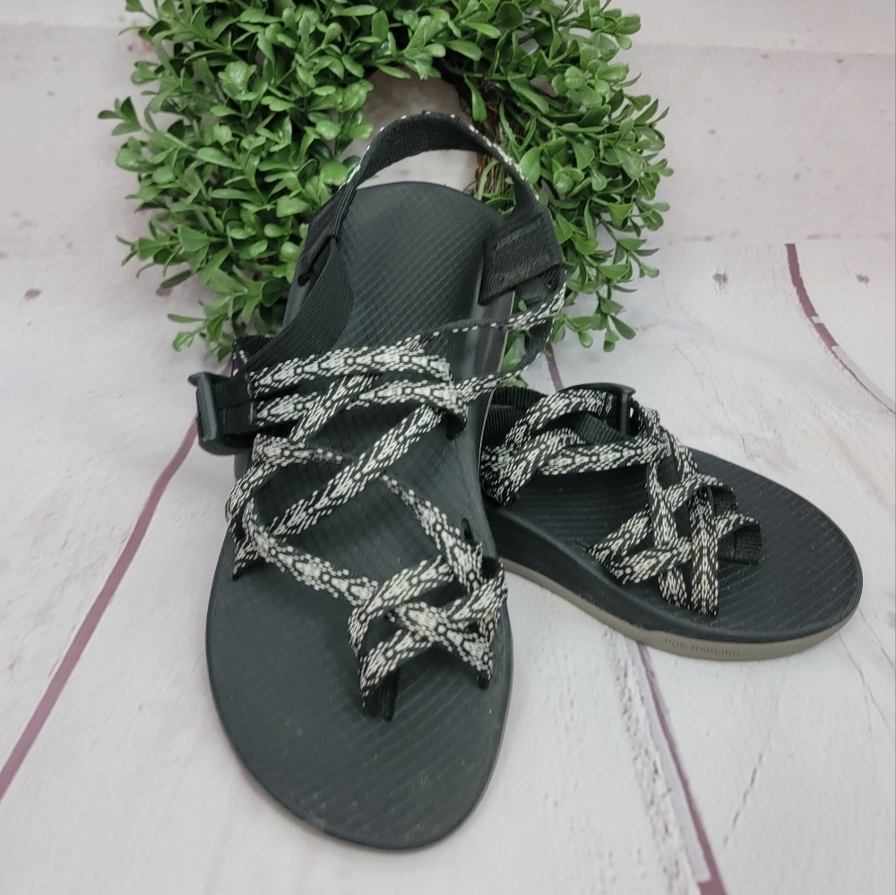 Chaco size 7 Black & White Sandal